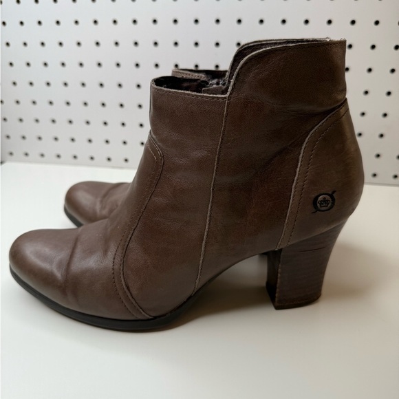Born Women's Boots 10M Ankle Booties Light Brown Leather Block Heels Zip Up - Picture 9 of 16